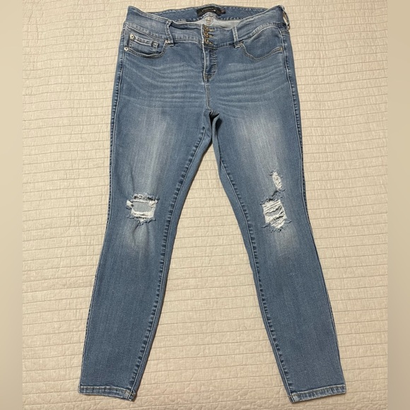 Torrid Premium Stretch Jegging Skinny Jeans Med Wash Size 16 R - Picture 1 of 12